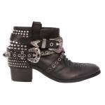 Botines con tachas y hebillas de Elena Iachi